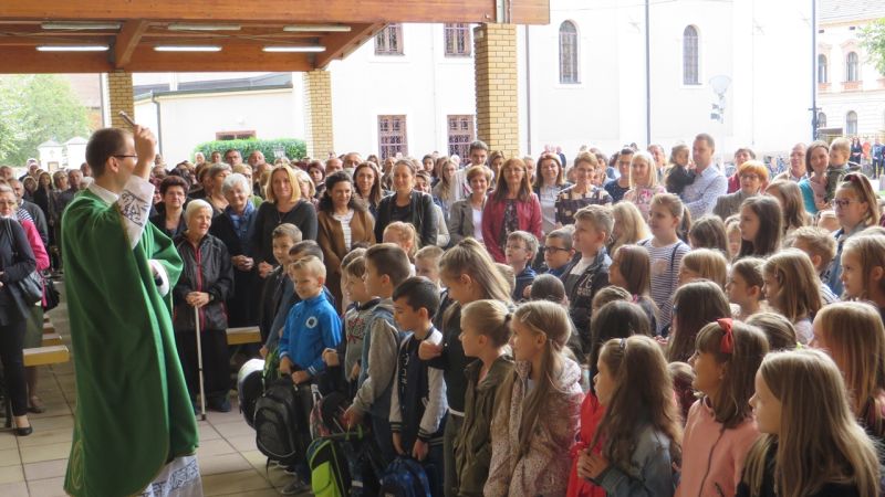 BLAGOSLOV ŠKOLARACA I TORBI UOČI ŠKOLSKE GODINE
